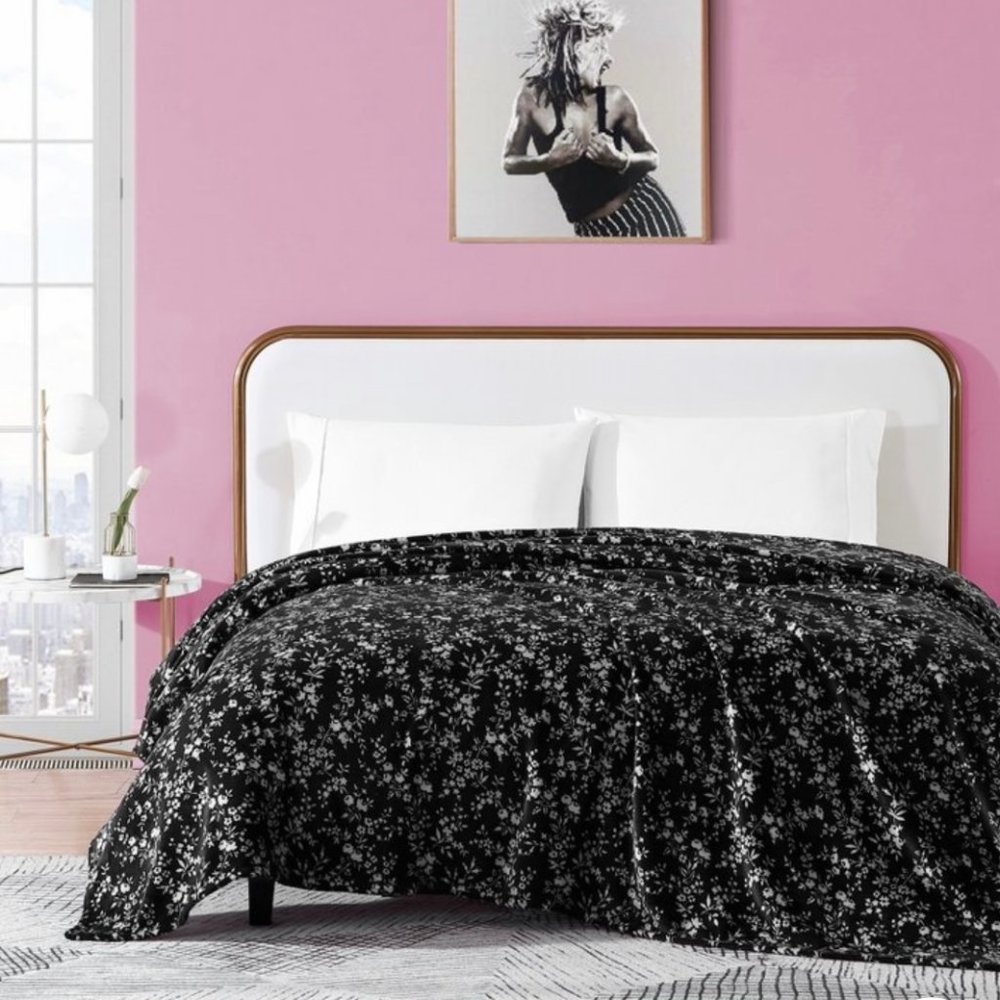 Betsey Johnson Full/Queen Black Gray Plush Floral Blanket